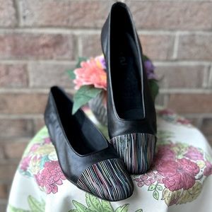 Vaneli leather flats. Black. In size 8.5 M.